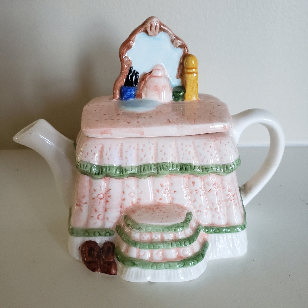 Tea pot mini size.